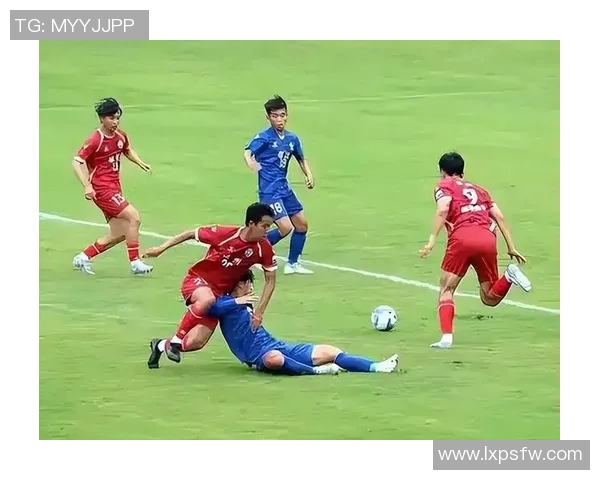 广州足球队个人能力引发热议球迷对球员表现的不同看法与争论